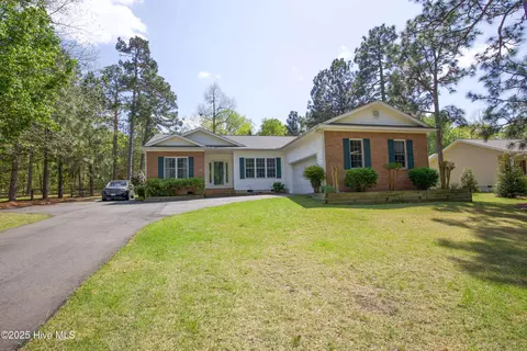 126 Pinecone Ct, West End, NC 27376