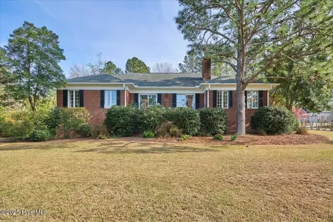 700 Diamondhead Dr S, Pinehurst, NC 28374