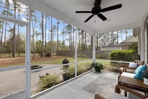 Exterior - 354 Crown Pointe Dr, Hampstead, NC 28443 photo 1 of 9