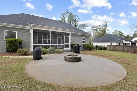 Exterior - 354 Crown Pointe Dr, Hampstead, NC 28443 photo 3 of 9