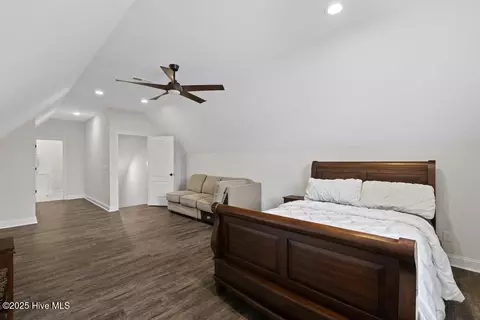Bedroom - 354 Crown Pointe Dr, Hampstead, NC 28443 photo 6 of 8