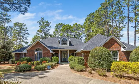 30 Plantation Dr, Southern Pines, NC 28387