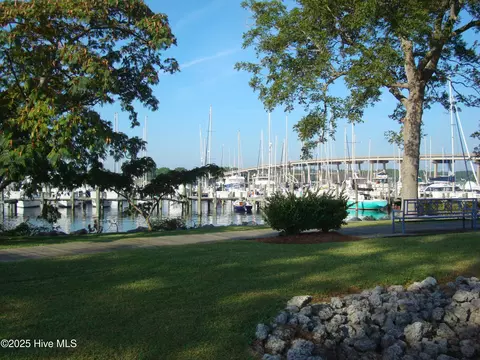 516 S Water St #A-23, Oriental, NC 28571