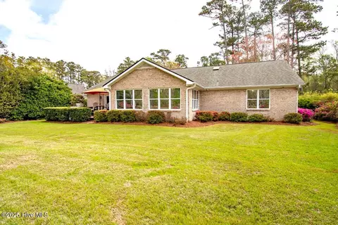 511 Pine Valley Dr, Morehead City, NC 28557