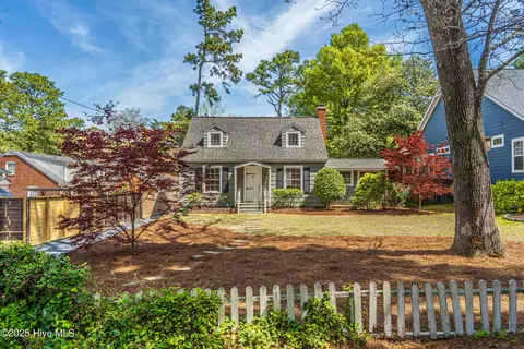 325 E Vermont Ave, Southern Pines, NC 28387