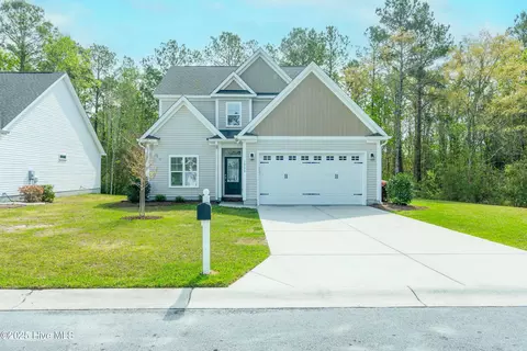 1202 Woods Ct, Morehead City, NC 28557