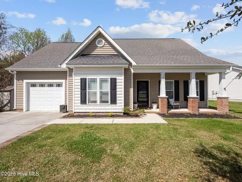 205 Low Country Ln, Swansboro, NC 28584