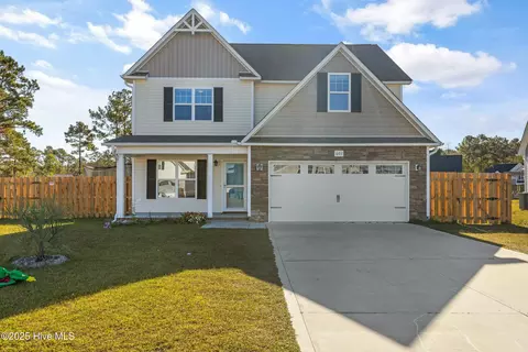 602 Coral Reef Ct, Sneads Ferry, NC 28460