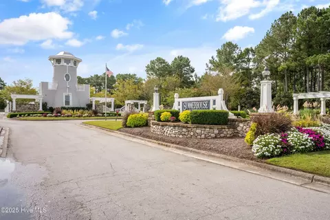 325 Spicer Lake Dr, Holly Ridge, NC 28445