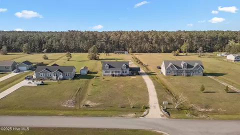 207 Mayflower Dr, Newport, NC 28570