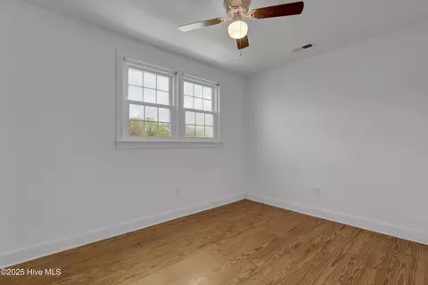 Bedroom - 3911 Penderlea Hwy, Willard, NC 28478 photo 5 of 6