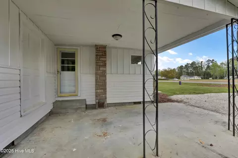 Exterior - 3911 Penderlea Hwy, Willard, NC 28478 photo 4 of 8