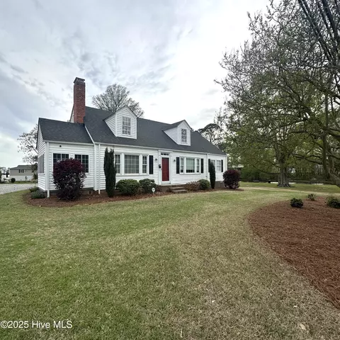 321 W Queen St, Edenton, NC 27932