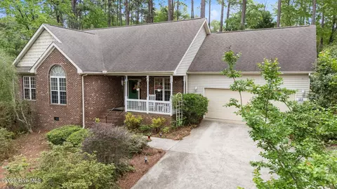 125 Barcroft Ct, Southern Pines, NC 28387