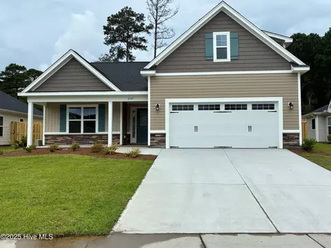 2147 Southern Pine Dr, Leland, NC 28451