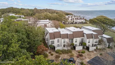 125 Hatteras Ct, Morehead City, NC 28557