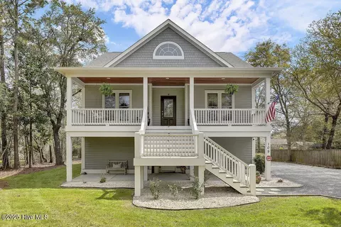 109 Drake Rd, Hampstead, NC 28443