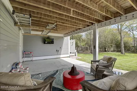 Exterior - 109 Drake Rd, Hampstead, NC 28443 photo 10 of 17