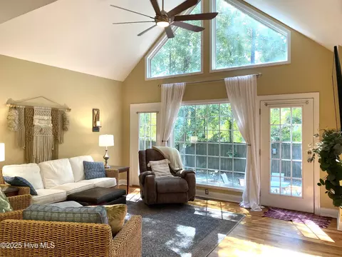 Living - 68 E Dasher St, Whiteville, NC 28472 photo 5 of 6