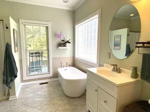 Bath - 68 E Dasher St, Whiteville, NC 28472 photo 3 of 10