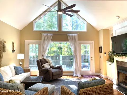 Living - 68 E Dasher St, Whiteville, NC 28472 photo 4 of 6