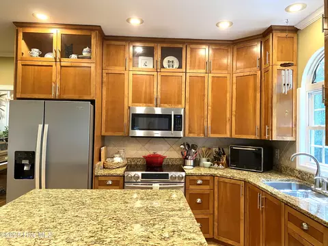 Kitchen - 68 E Dasher St, Whiteville, NC 28472 photo 4 of 10