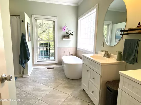 Bath - 68 E Dasher St, Whiteville, NC 28472 photo 4 of 10