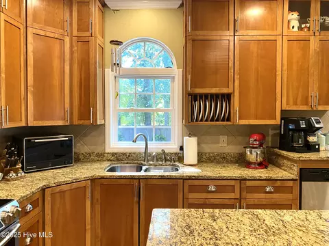 Kitchen - 68 E Dasher St, Whiteville, NC 28472 photo 7 of 10
