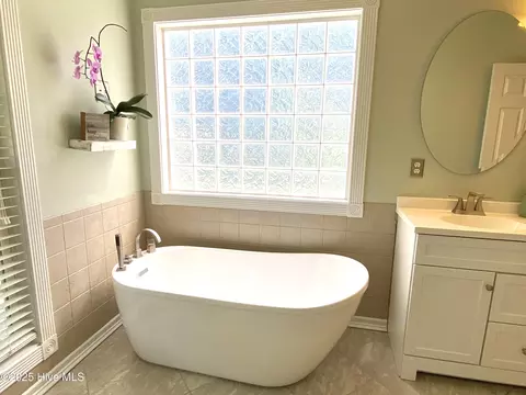 Bath - 68 E Dasher St, Whiteville, NC 28472 photo 7 of 10