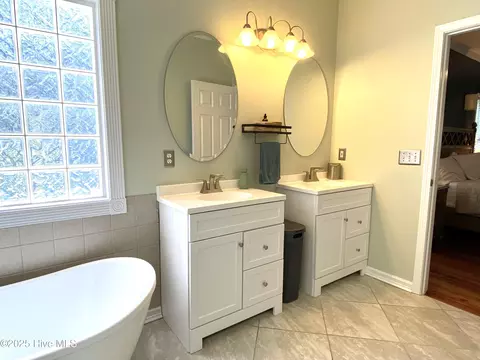 Bath - 68 E Dasher St, Whiteville, NC 28472 photo 5 of 10