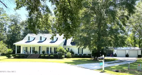 68 E Dasher St, Whiteville, NC 28472