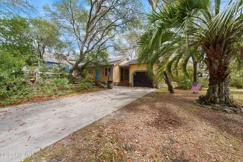 226 NE 41st St, Oak Island, NC 28465
