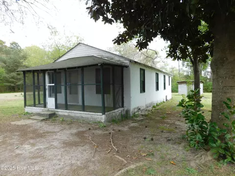 419 Croom Rd, Maxton, NC 28364