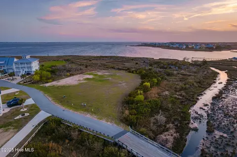 614 Fishermans Pt, Newport, NC 28570