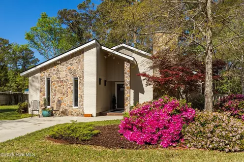 3606 E Hedrick Dr, Morehead City, NC 28557