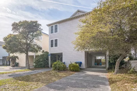 421 N New River Dr, Surf City, NC 28445