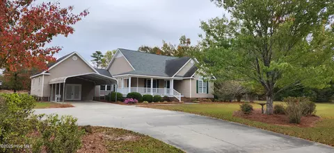 7860 Fox Crossing Rd, Laurinburg, NC 28352