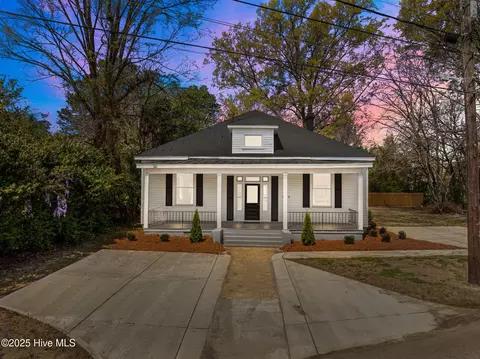 313 Railroad St E, Wilson, NC 27893