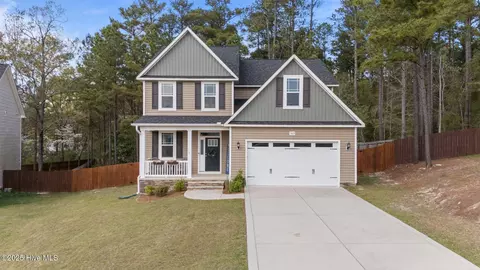 569 Foothills St, Aberdeen, NC 28315