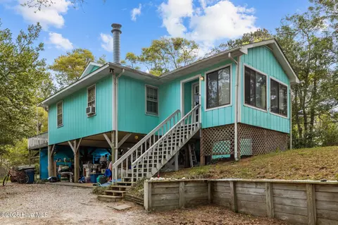 322 Cedar St, Emerald Isle, NC 28594