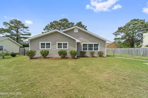 302 Dennis Rd, Jacksonville, NC 28546