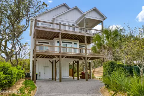 105 White Hills Ln, Surf City, NC 28445