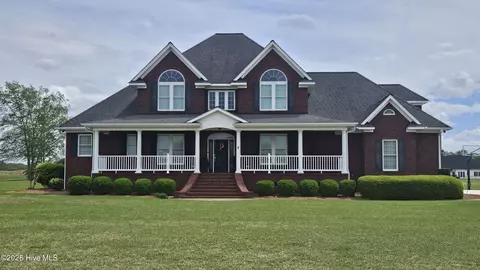 536 Timberlake Dr, Clinton, NC 28328