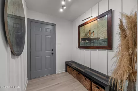 Entry Way - 5713 Sloop Ct, New Bern, NC 28560 photo 4 of 4