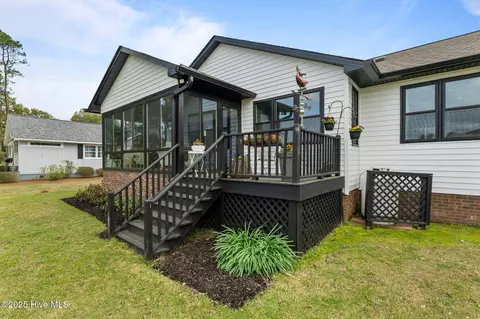 Exterior - 5713 Sloop Ct, New Bern, NC 28560 photo 4 of 7