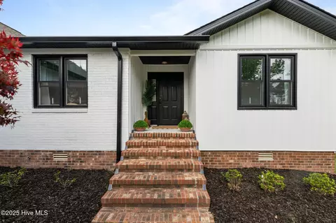 Exterior - 5713 Sloop Ct, New Bern, NC 28560 photo 1 of 7