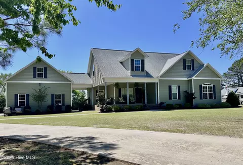 807 Badger Dr, Greenville, NC 27834