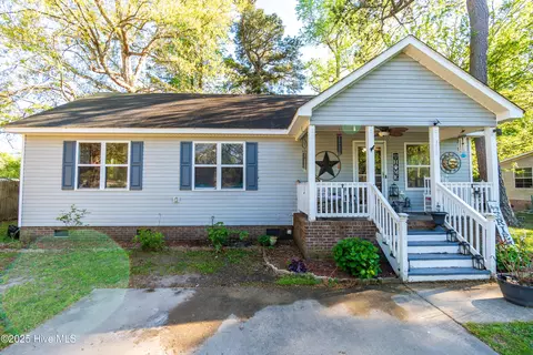 220 Wedgewood Dr, Moyock, NC 27958