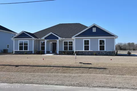 162 Poker House Rd, Grimesland, NC 27837