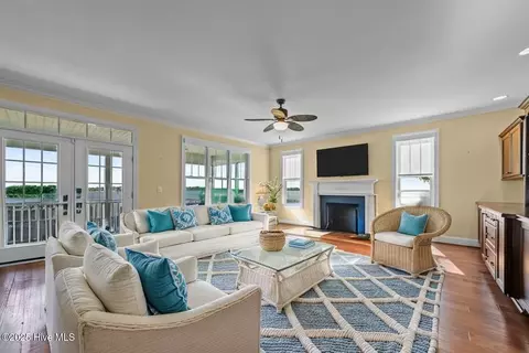 Living - 281 Whichard Ln, Chocowinity, NC 27817 photo 3 of 3